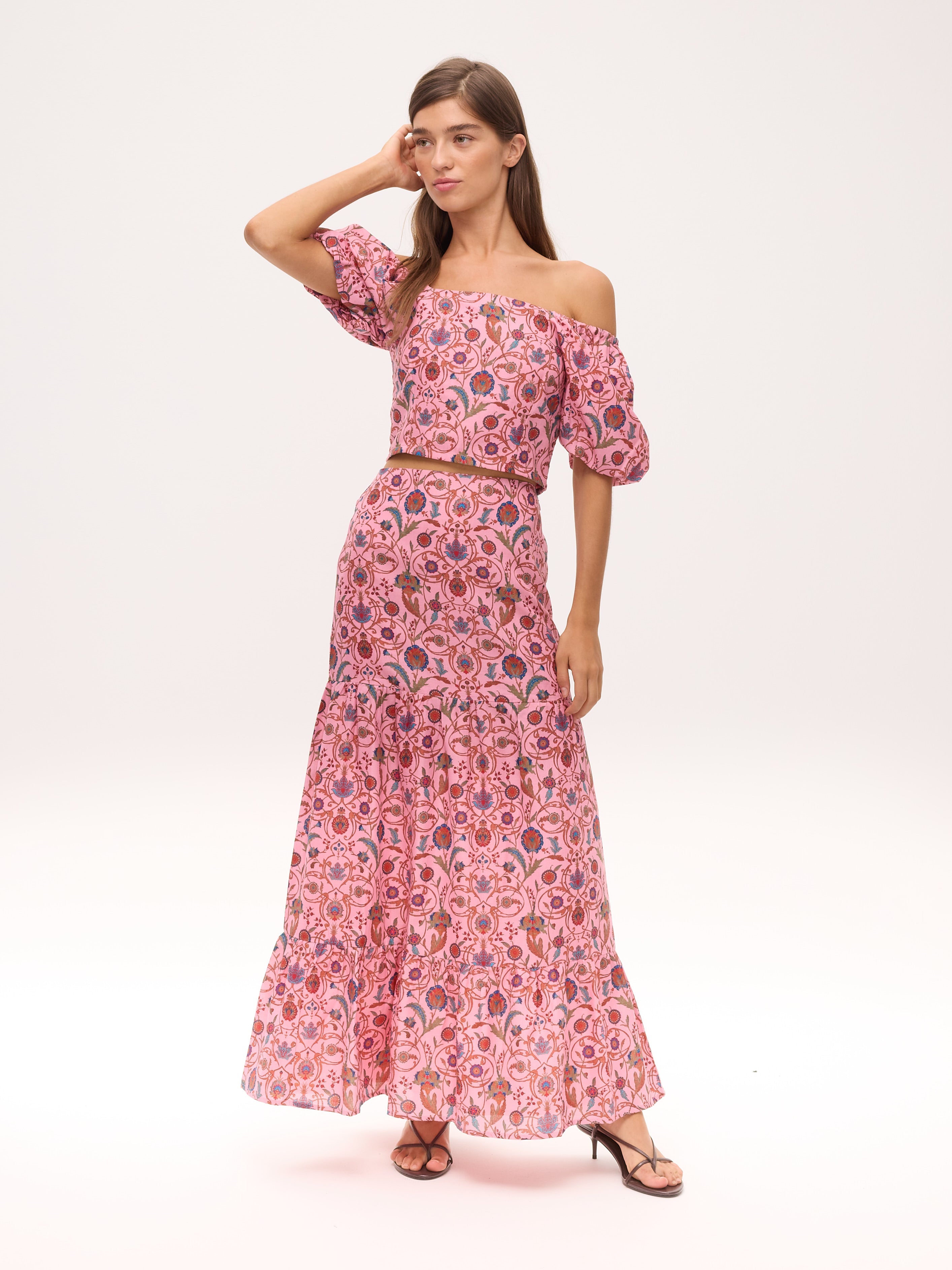 MARGARET PINK - Conjunto boho floral rosa, para invitadas de boda, fiesta y eventos de primvera y verano. MIOH es la marca española de vestidos de fiesta para invitadas de boda más de moda en España