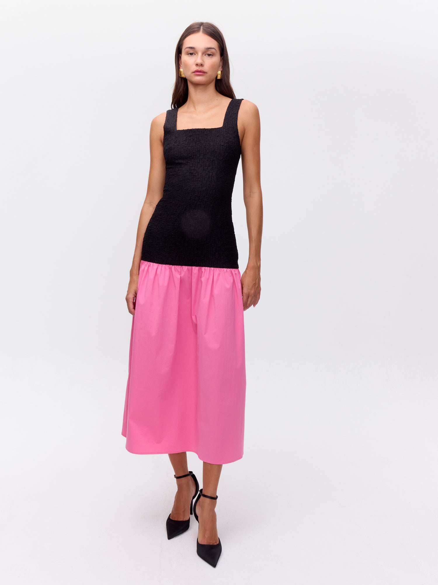 MIOH | NECTAR BLACK - Vestido negro cuerpo entallado combinado volante rosa para invitada de boda