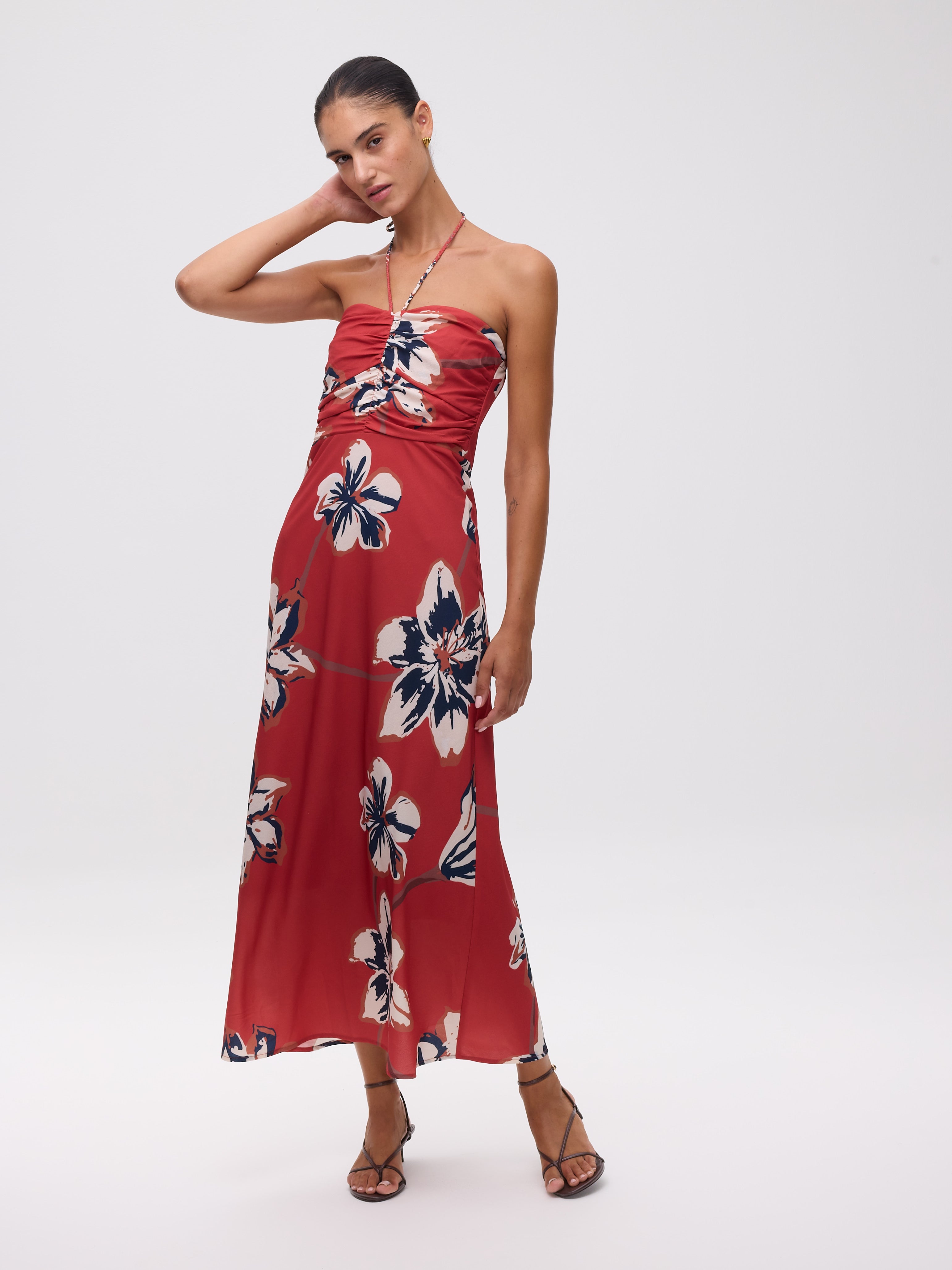 OPHELIA FLOWERS - Vestido estampado flores anudado al cuello midi, para invitadas de boda, fiesta y eventos de primvera y verano. MIOH es la marca que eligen las influencers de España para sus eventos, como bodas y fiestas