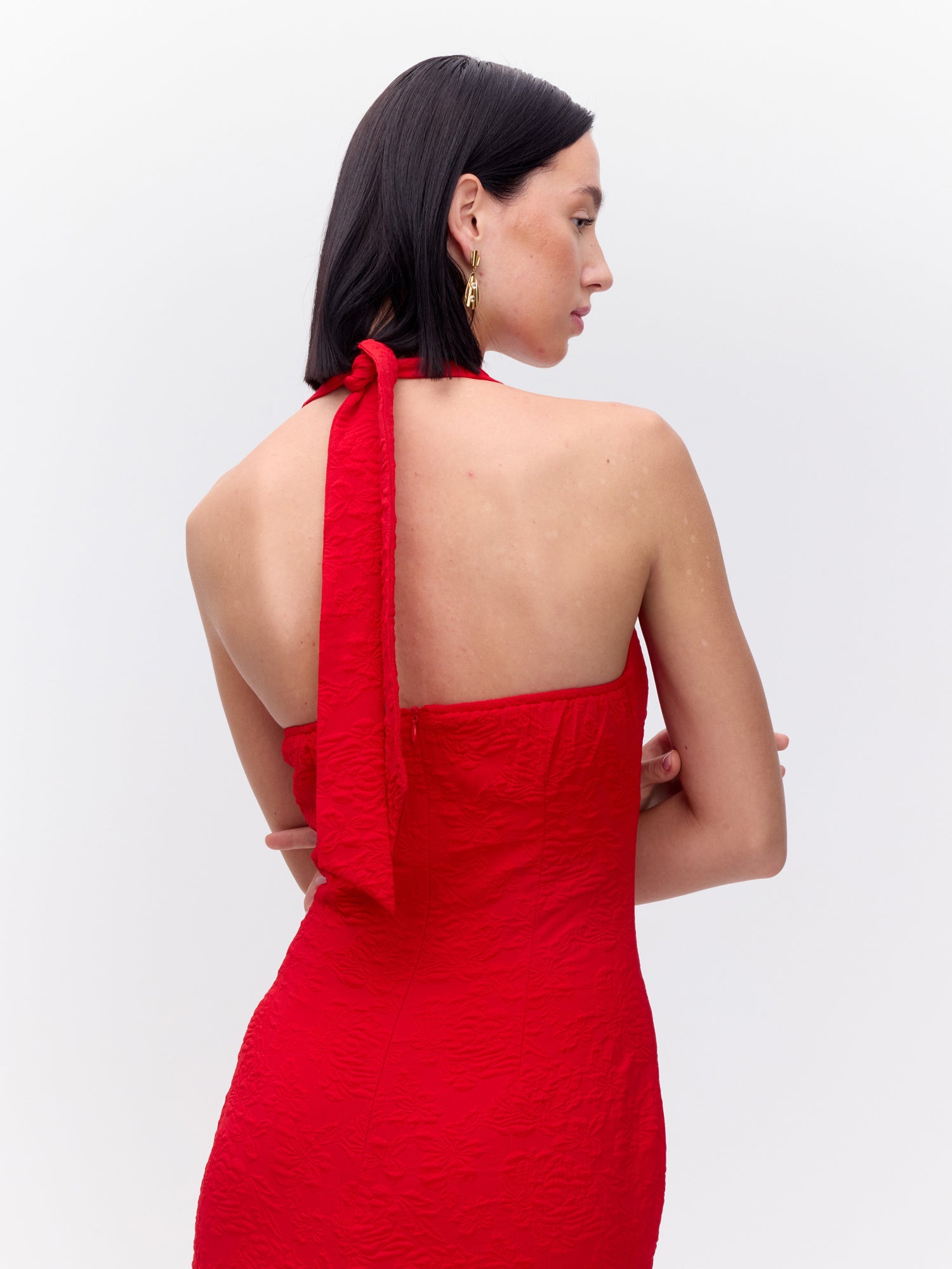 MIOH | PLEASURE DAMASCO - Vestido lazada cuello drap damasco rojo para invitada de boda