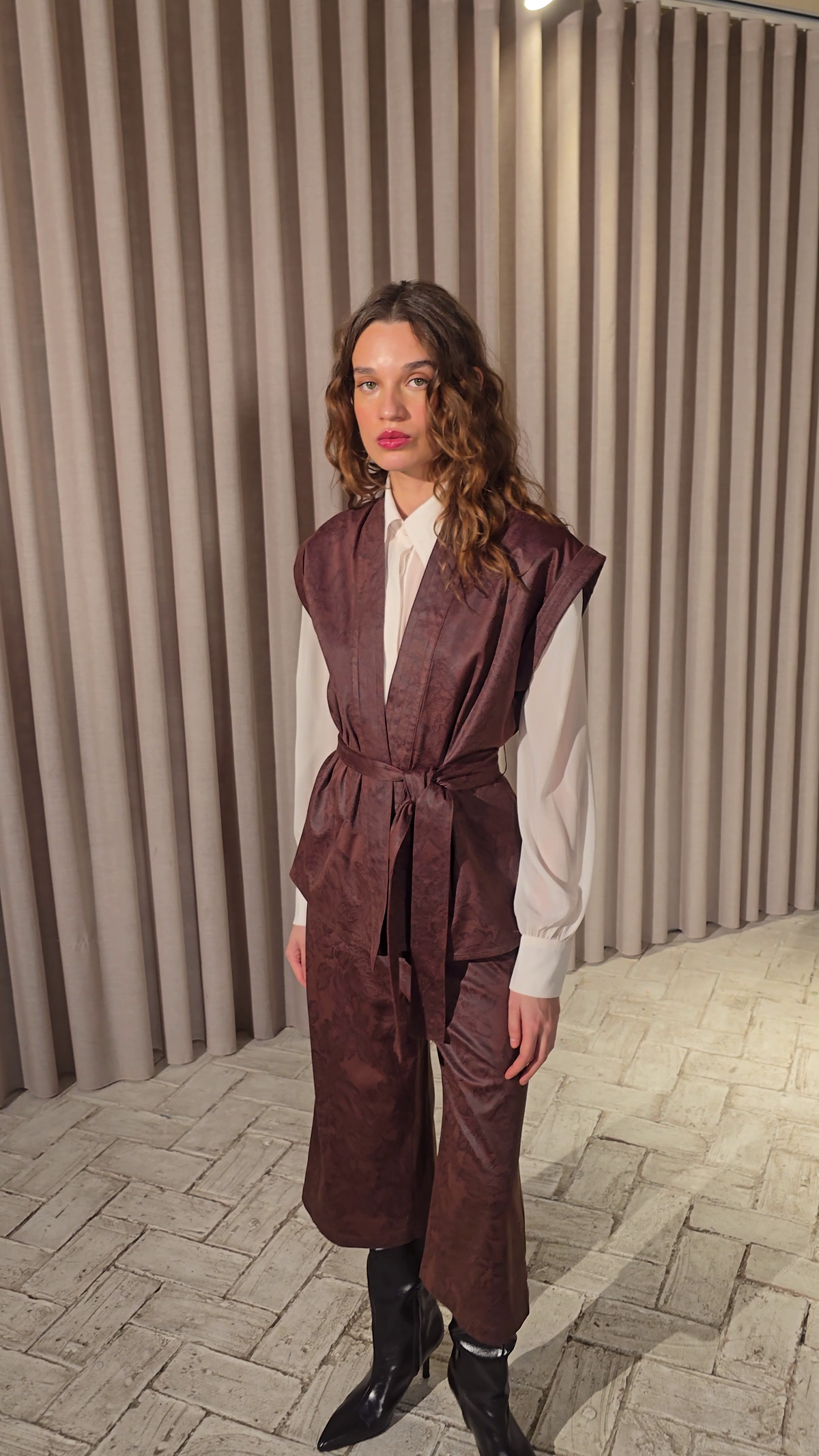 OAK BROWN - CONJUNTO CHALECO Y PANTALÓN MARRÓN
