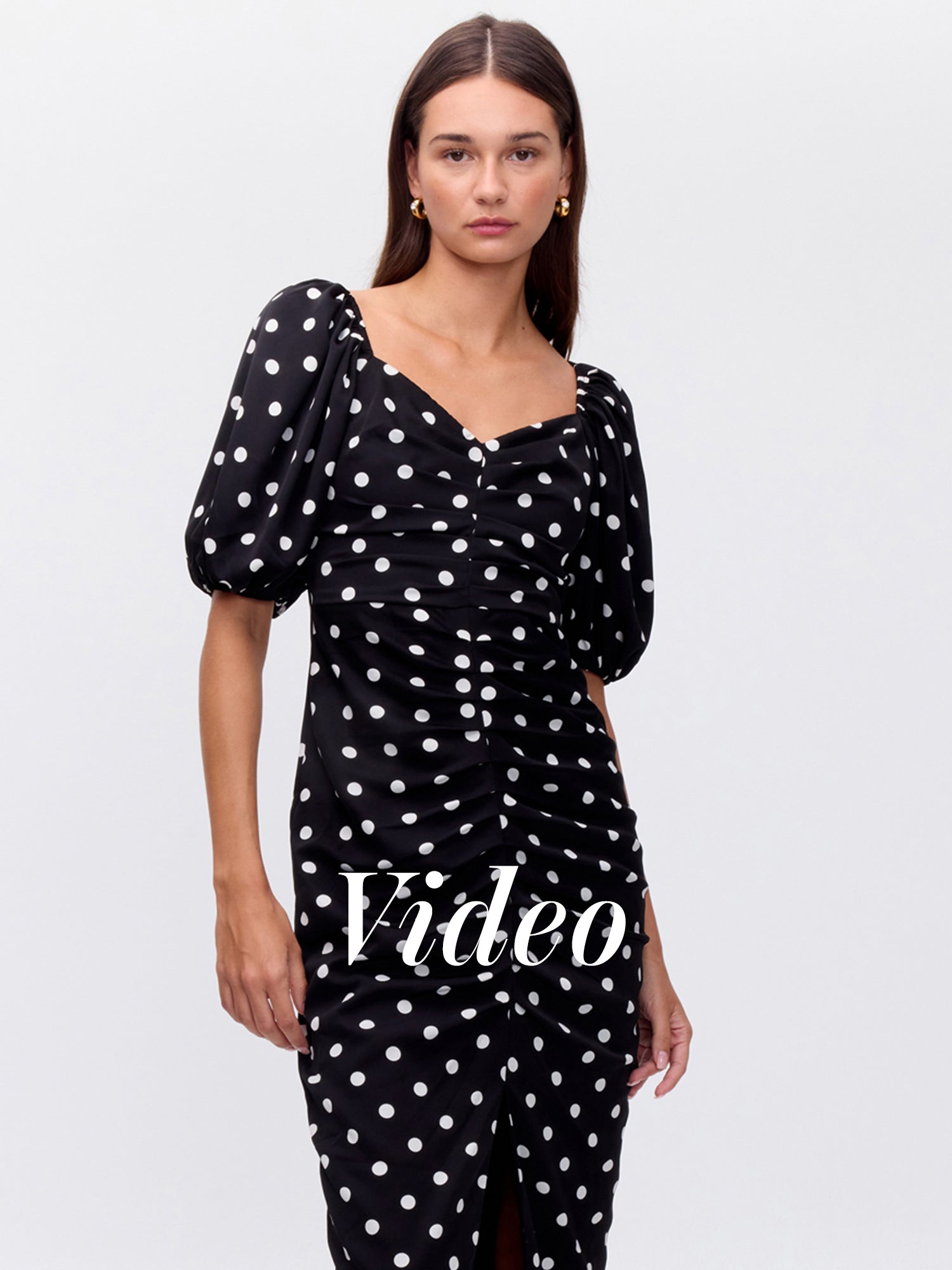 MIOH | SPIRIT DOTS - Vestido drapeado manga corta lunares para invitada de boda