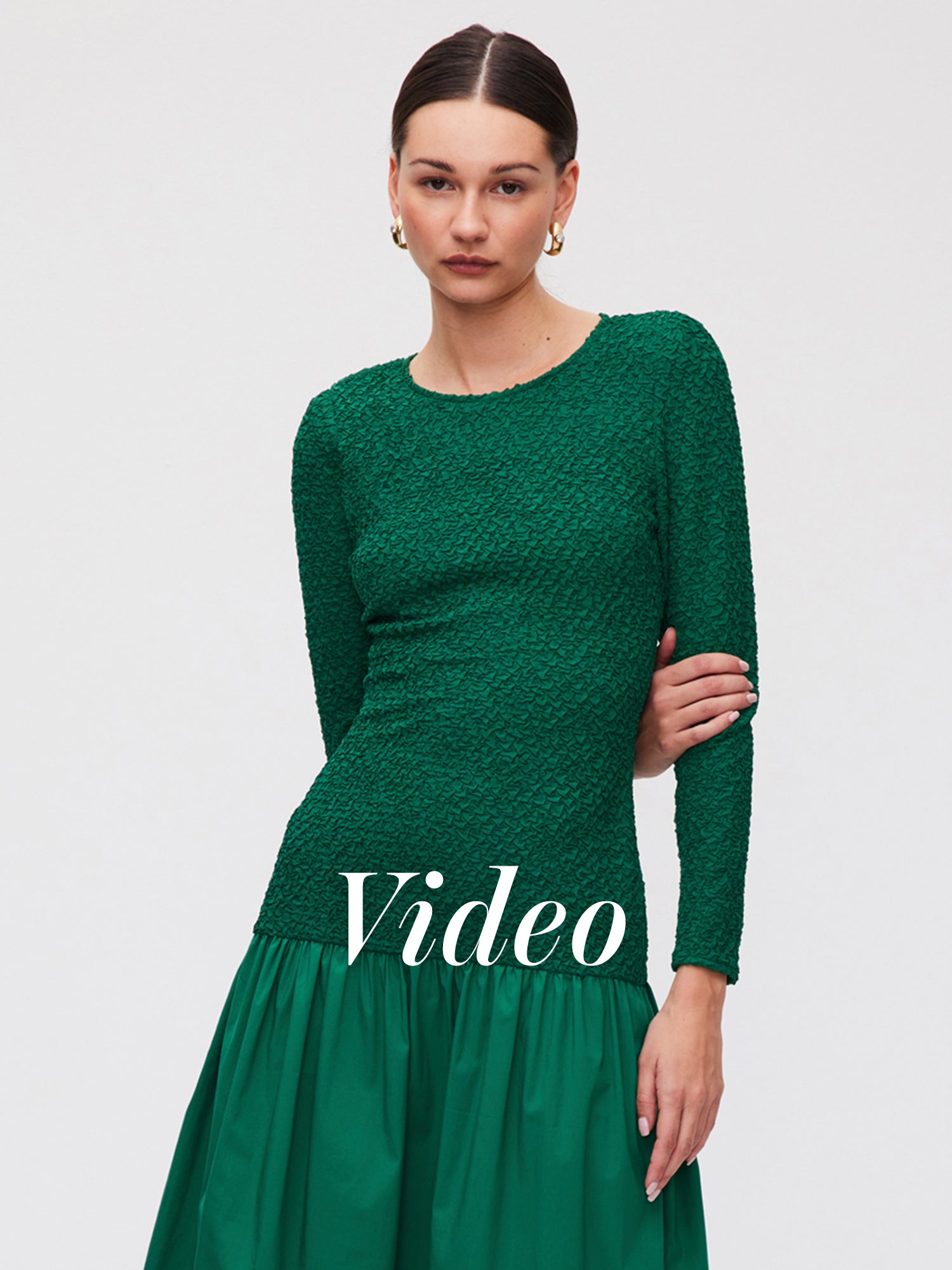 DOWNTOWN GREEN - Vestido midi vuelo verde invitada boda, fiesta y evento