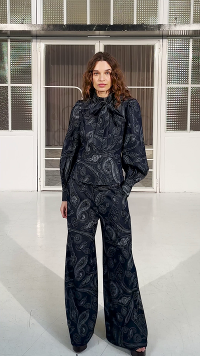 EARTH DENIM PANT - Pantalón vaquero wide leg, para invitadas que buscan algo diferente. MIOH es la marca española de moda de boda y fiesta más buscada