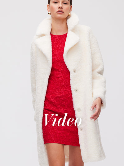 mioh | STREET RED - Vestido corto manga acampanada rojo + PLAYGROUND WHITE - Abrigo Faux Fur