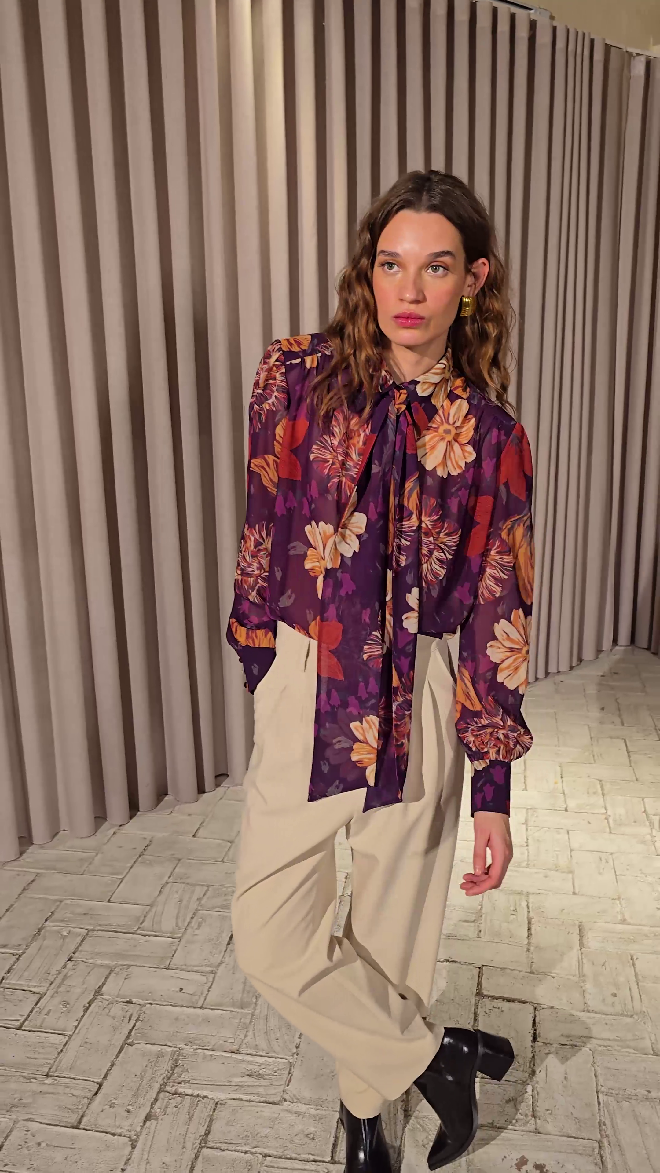 ALLURE FLOWERS - Camisa gasa print flores, una alternativa al vestido de invitada de boda, con el sello de MIOH
