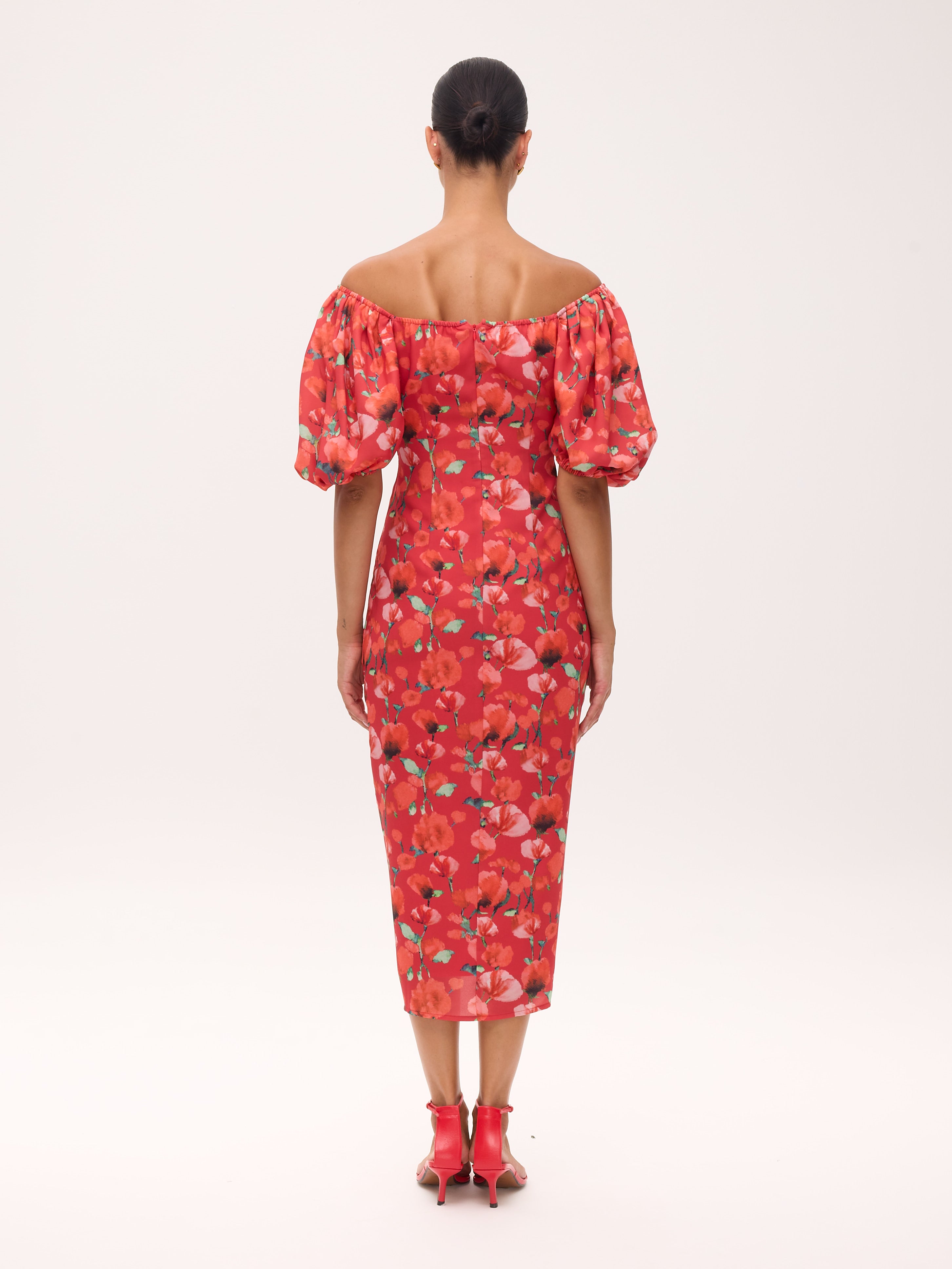 ROMEO FLOWERS - Vestido midi drapeado print amapolas, perfecto para invitadas de boda y fiesta spring summer. MIOH es la marca de vestidos de invitada de boda y fiesta de referencia en España