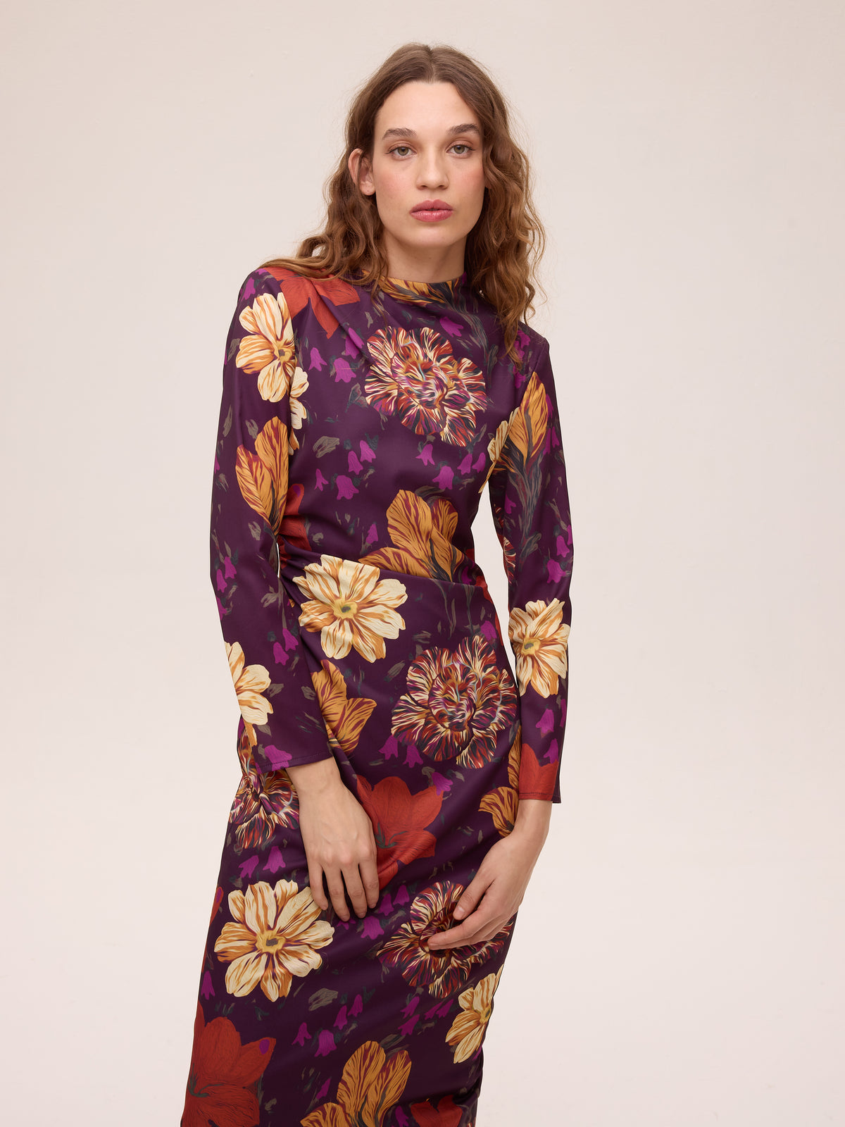 SOMBRA FLOWERS - Vestido midi estampado flores, ideal como vestido de fiesta para bodas de tarde, bautizos, comuniones y graduaciones. Moda de invitada hecha en España