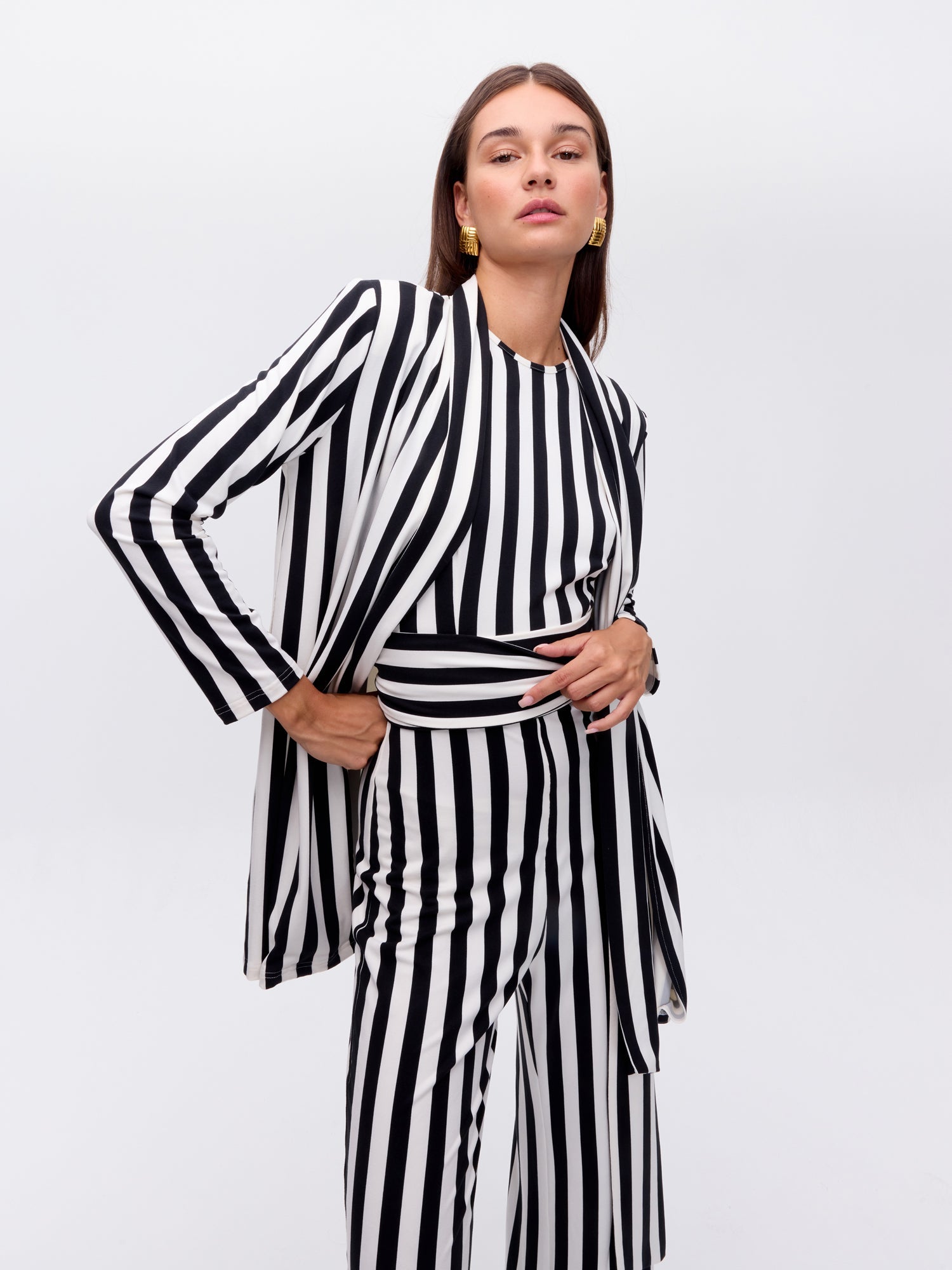 MIOH | SPICY STRIPES - Kimono de rayas blanco y negro para invitada de boda