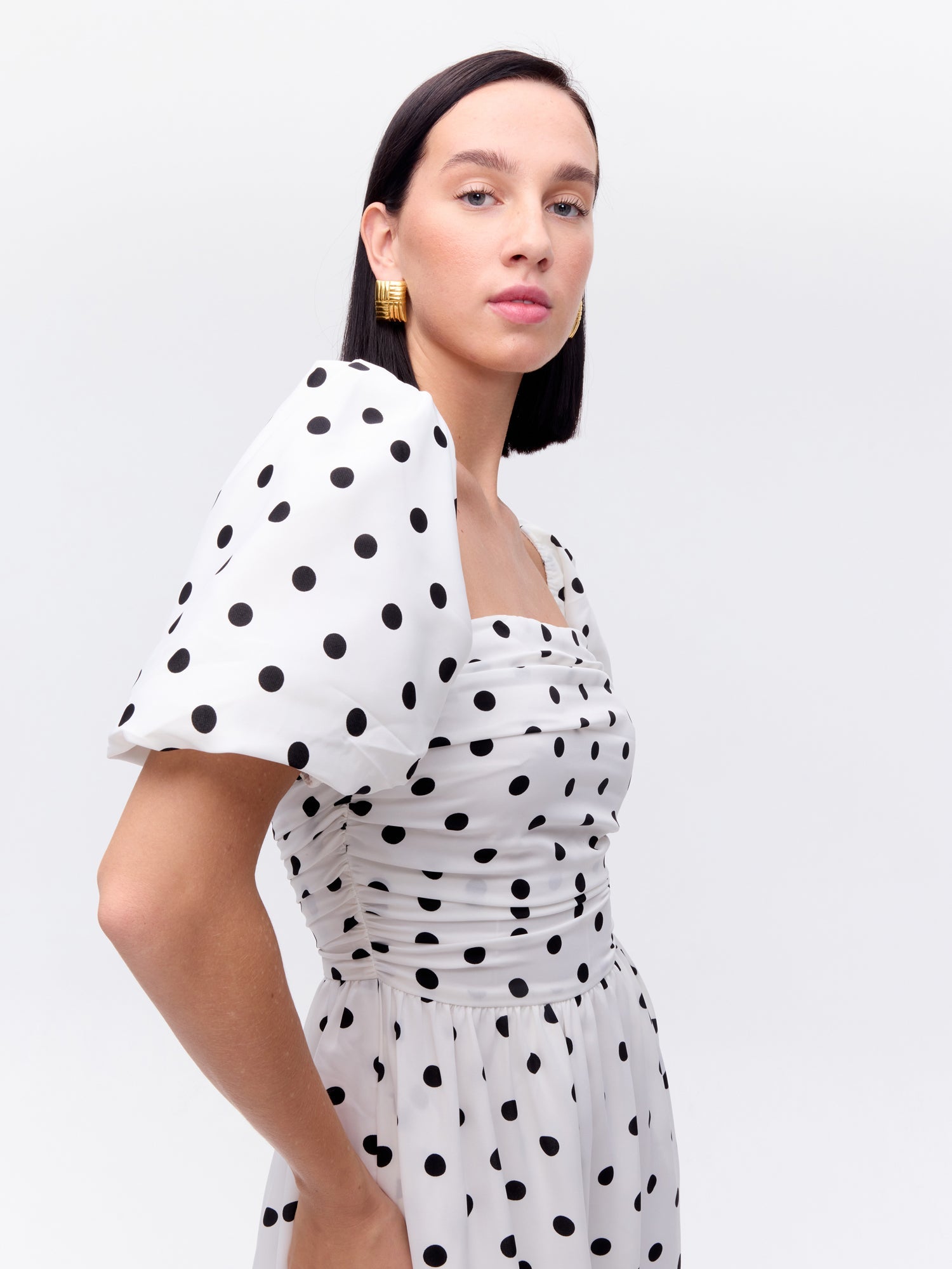 MIOH | SUSPIRO DOTS - Vestido corpiño vuelo dots blanco para invitada de boda