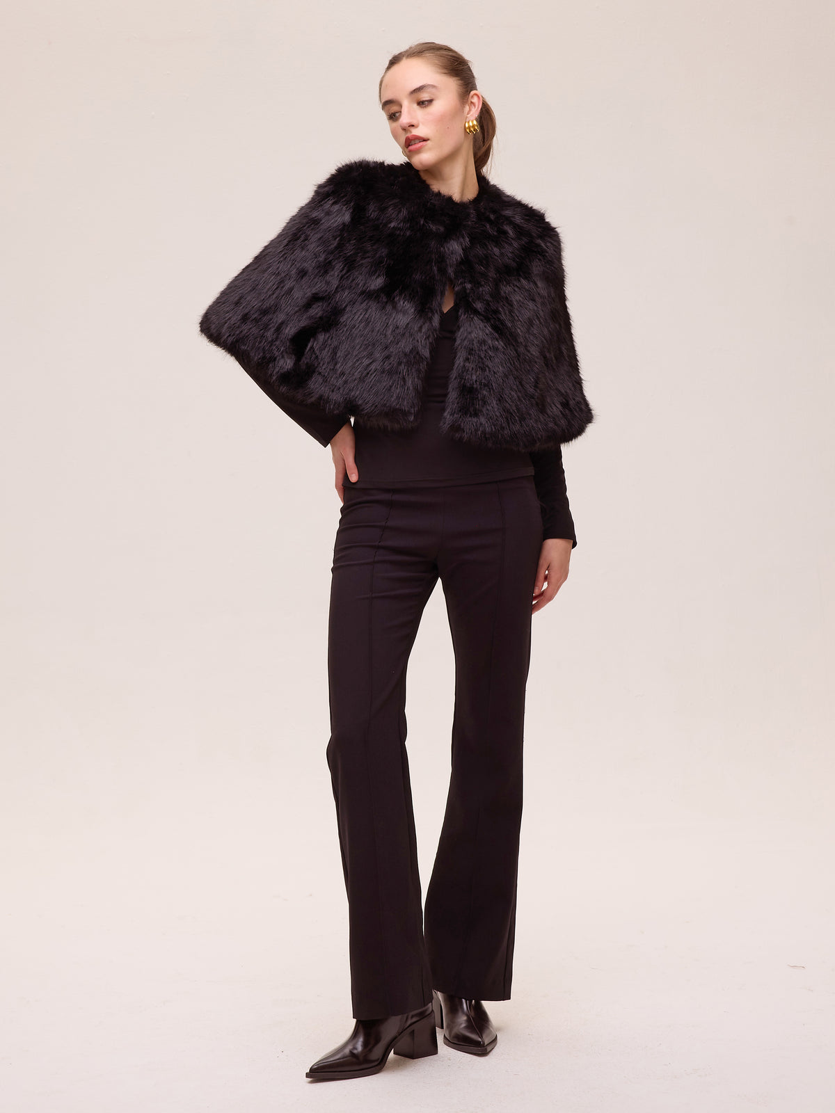VIENTO BLACK PANT - Pantalón flare crepé negro, moda de fiesta e invitada diseñada en España por MIOH