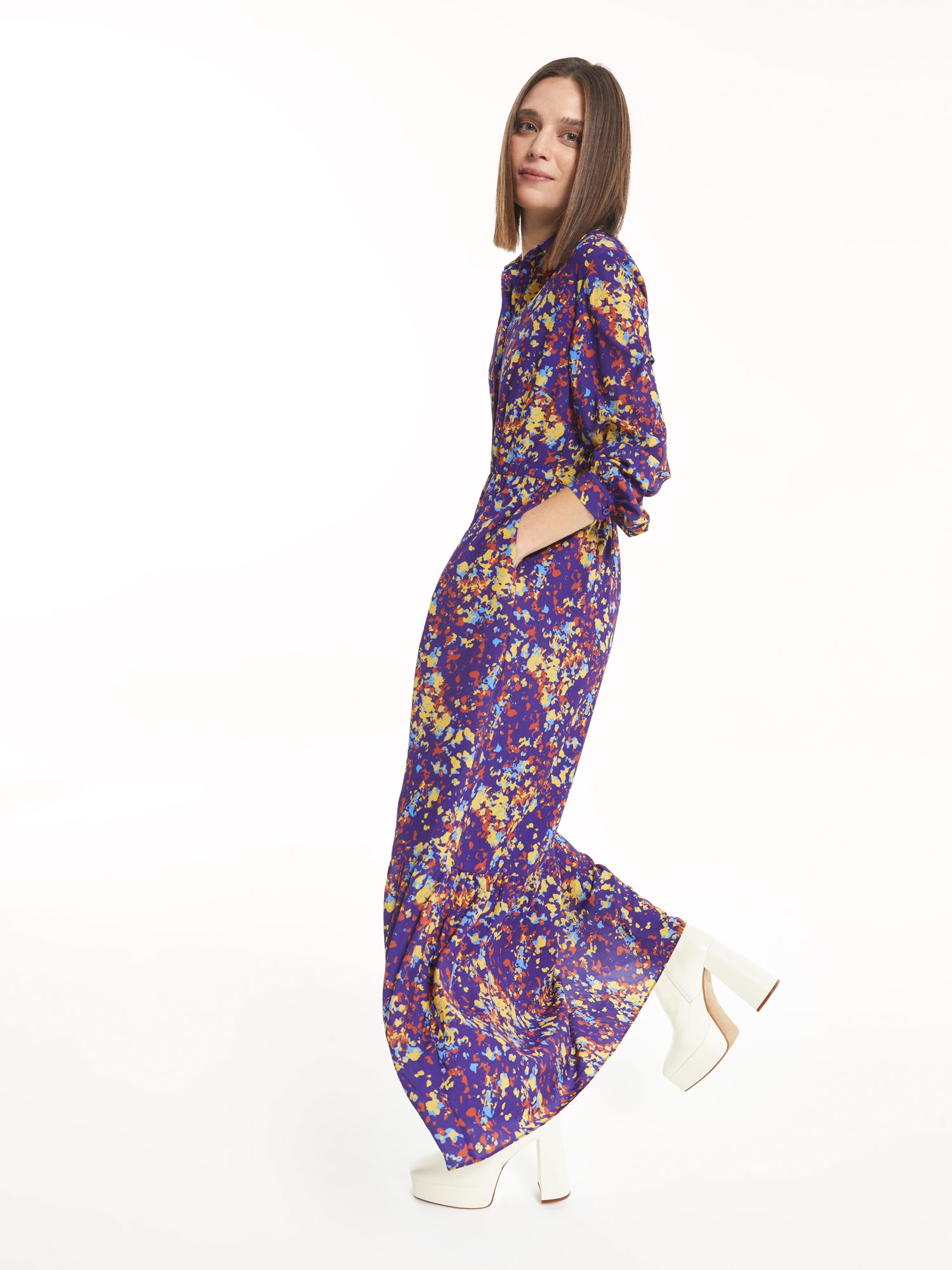 mioh | COUNTRY ABSTRACTO - Vestido camisero estampado. Te presentamos el COUNTRY ABSTRACTO, nuestro clásico vestido camisero pura tendencia en estampado abstracto multicolor. Vestido todoterreno que te pondrás una y otra vez. Patrón súper contrastado que llevamos todas las temporadas. Gran inversión.