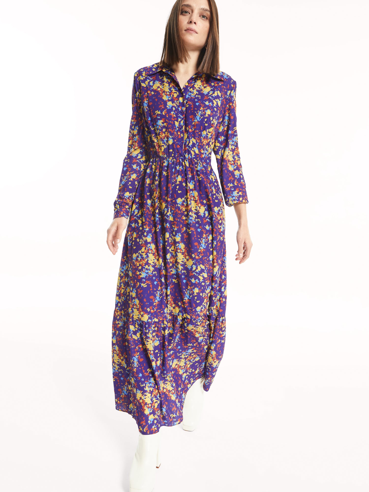 mioh | COUNTRY ABSTRACTO - Vestido camisero estampado. Te presentamos el COUNTRY ABSTRACTO, nuestro clásico vestido camisero pura tendencia en estampado abstracto multicolor. Vestido todoterreno que te pondrás una y otra vez. Patrón súper contrastado que llevamos todas las temporadas. Gran inversión.