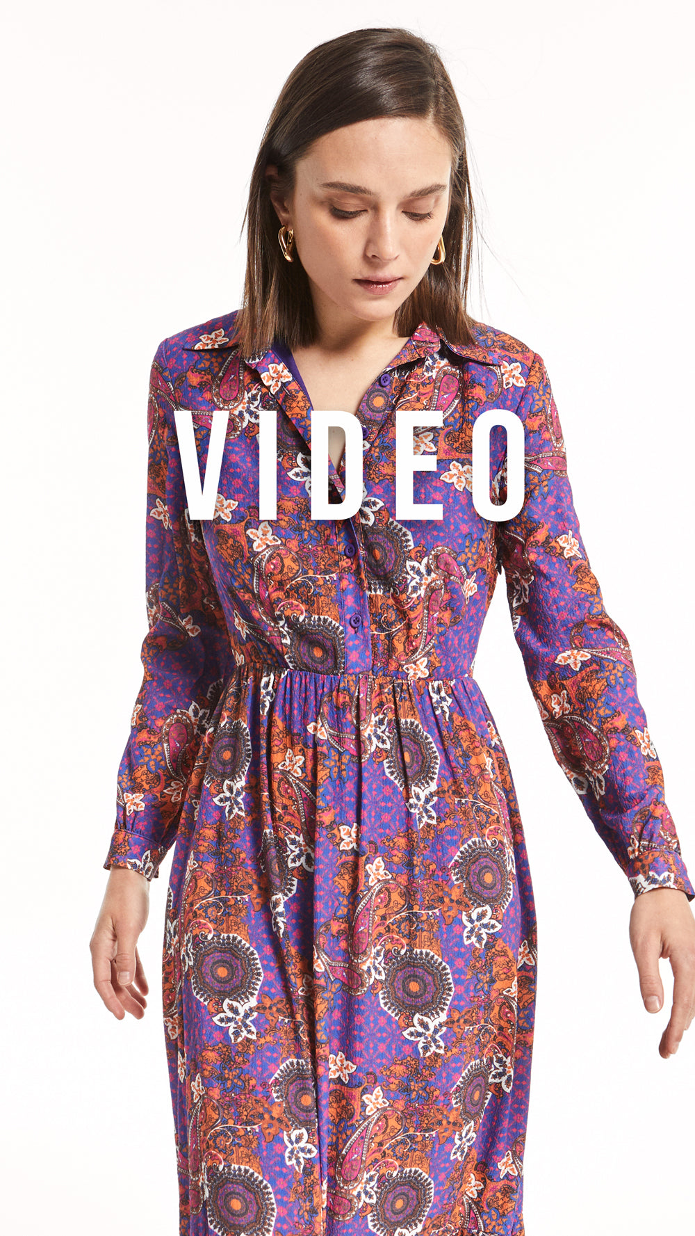 mioh | COUNTRY PAISLEY - Vestido camisero estampado. Te presentamos el COUNTRY PAISLEY, nuestro clásico vestido camisero pura tendencia en estampado paisley morado y naranja. Vestido todoterreno que te pondrás una y otra vez. Patrón súper contrastado que llevamos todas las temporadas. Gran inversión.