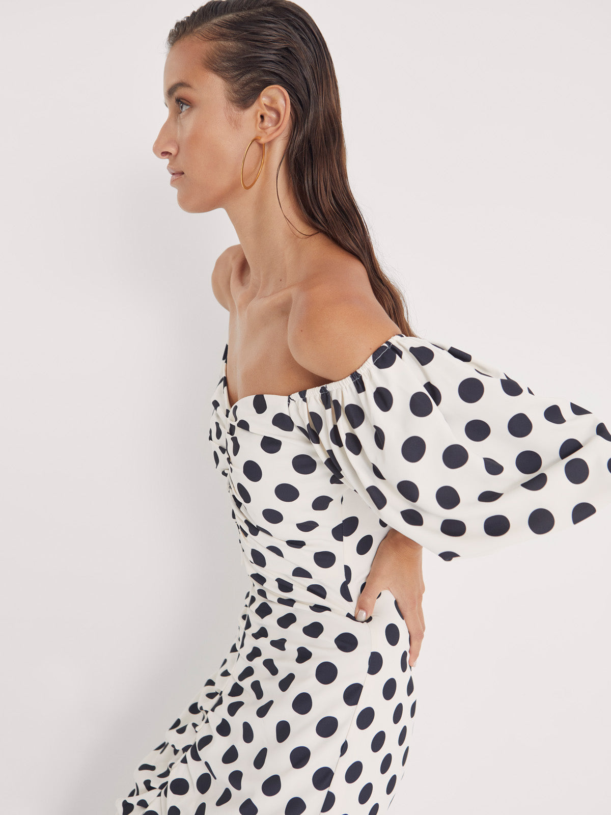 mioh | RITA DOTS - Vestido drapeado lunares para invitada boda, fiesta y evento