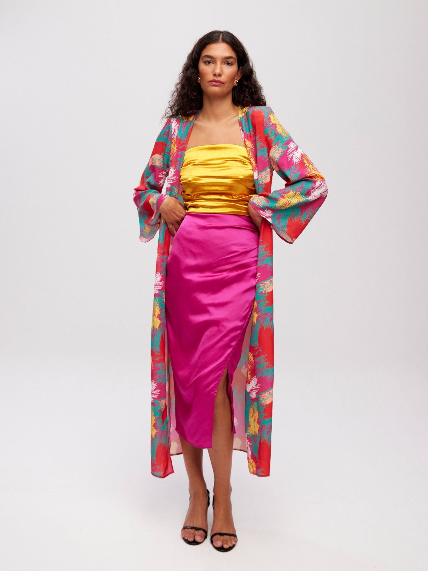 mioh | VARADERO SKIRT - Falda cruzada tejido midi satinado rosa para invitada de boda, fiesta y evento. Tendencia vestidos invitada Primavera Verano 2024. MIOH la marca española de vestidos más de moda